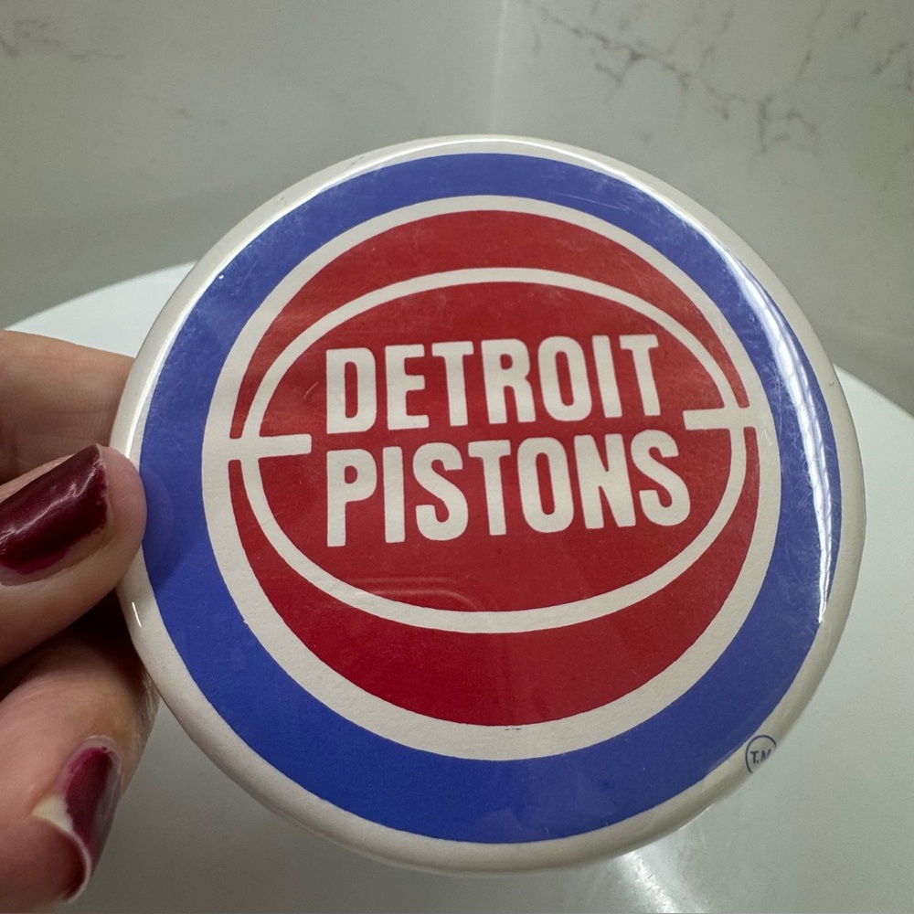 Vintage Detroit Pistons Button Pin – Classic Red White Blue Logo – 1980s NBA